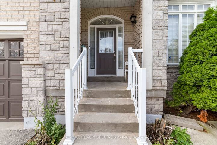 Property Photo:  5636 Kellandy Run  ON L5M 7A8 