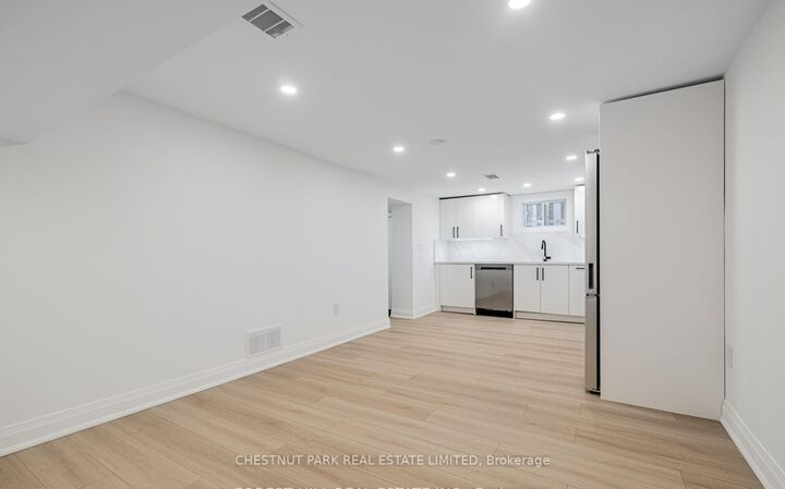 Property Photo:  562 Deloraine Avenue  ON M5M 2C4 