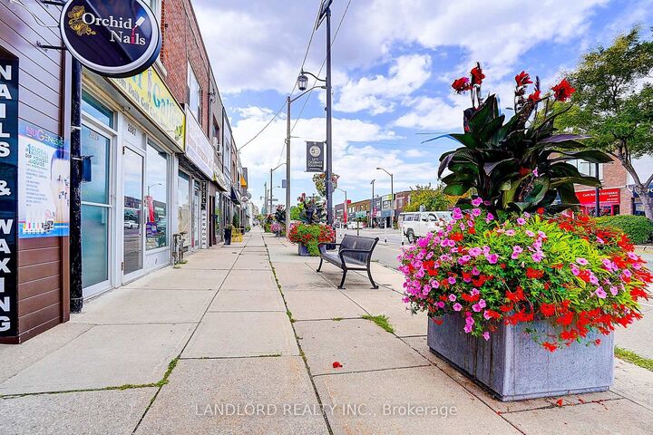Property Photo:  2895 Bloor Street W Upper  ON M8X 1B3 