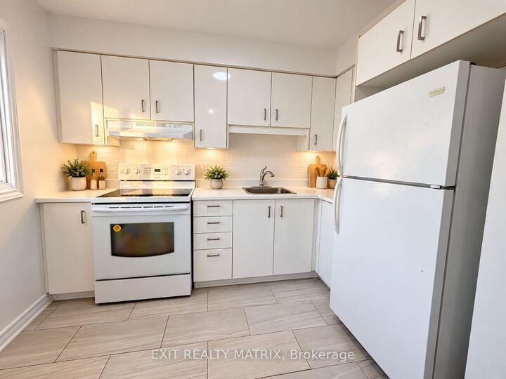 Property Photo:  2570 Southvale Crescent 45  ON K1B 4Z7 