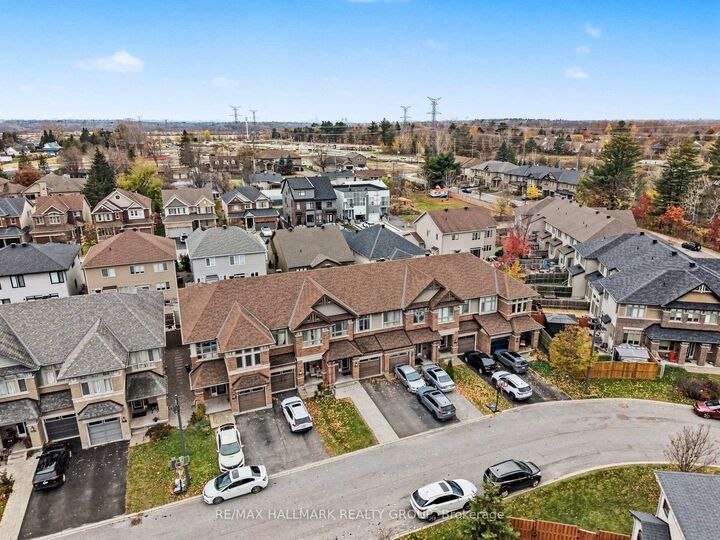 Property Photo: 753 Morningstar Way ON K1W 0G6