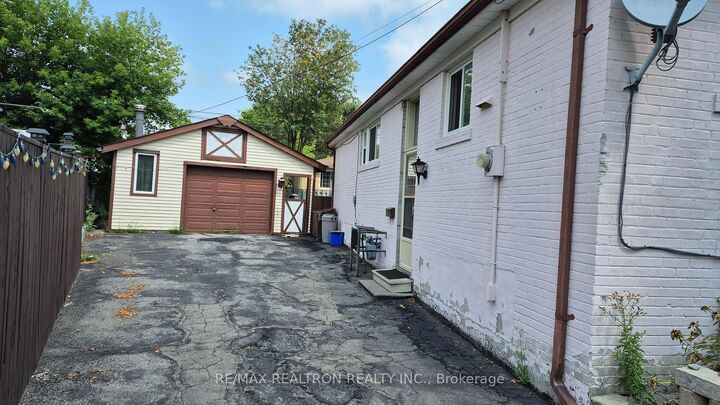 Property Photo:  314 Browndale Crescent  ON L4C 3J2 
