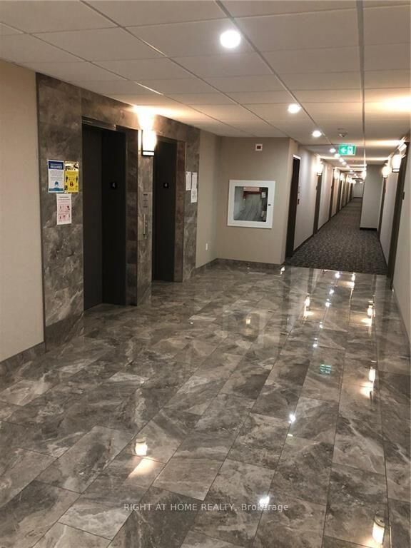 Property Photo: 101 Shoreview Place 204 ON L8K 0E3
