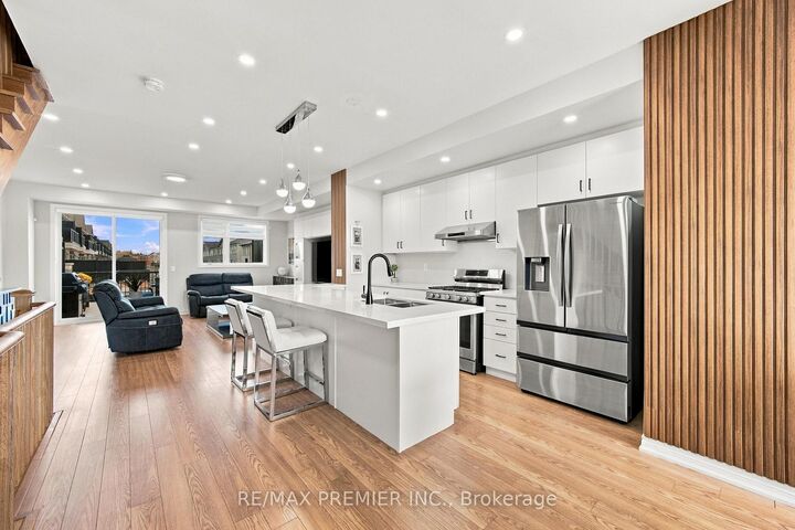 Property Photo:  12 Busato Drive  ON L4A 5G2 