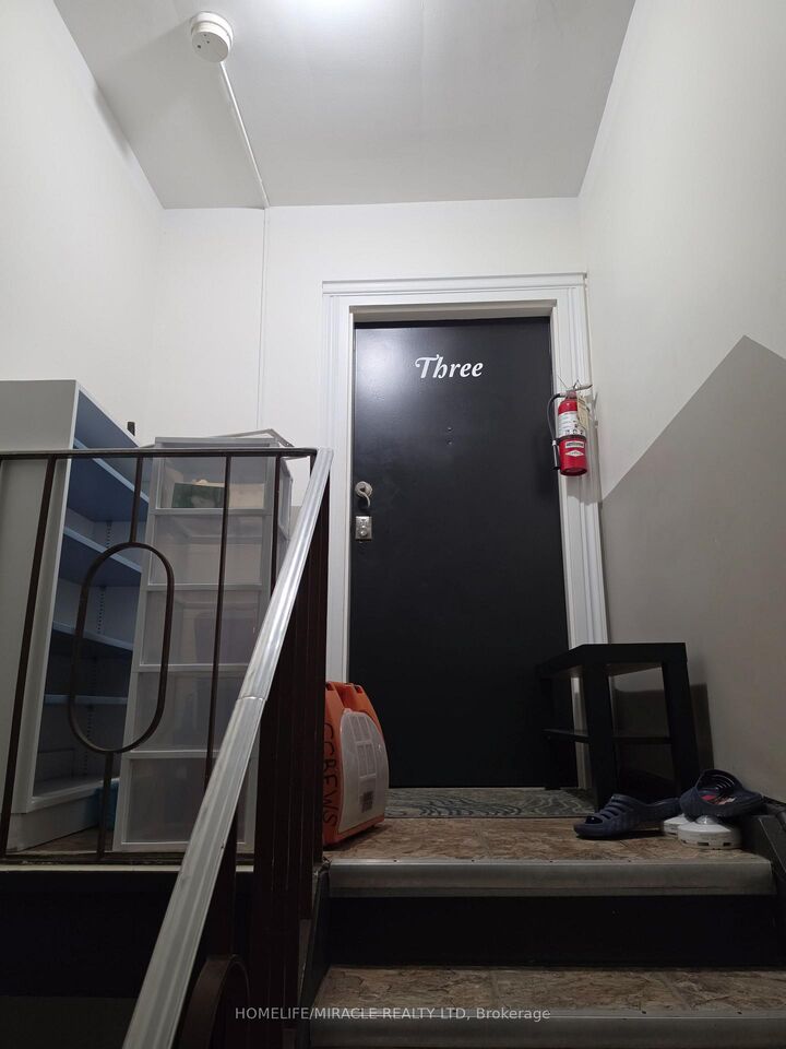 Property Photo:  230 Bicknell Avenue 3  ON M6M 4G9 