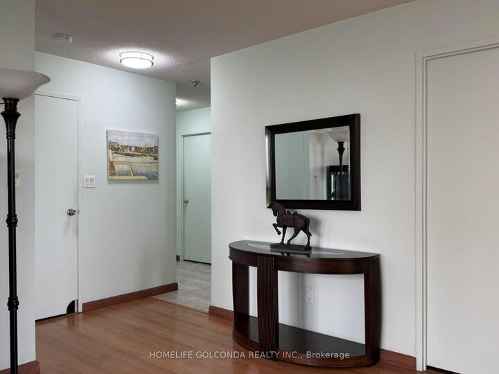 Property Photo:  75 Bamburgh Circle 624  ON M1W 3W1 