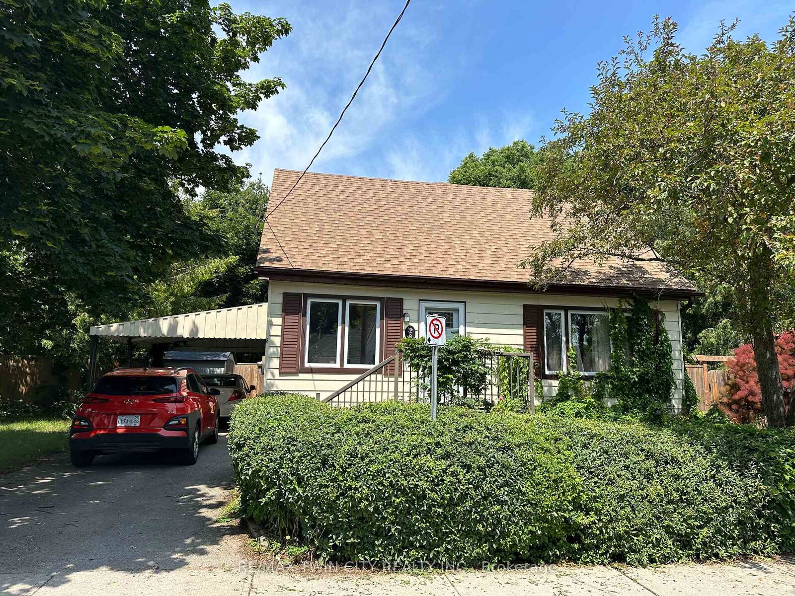 Property Photo:  8 Sterling Street  ON N3T 4B1 