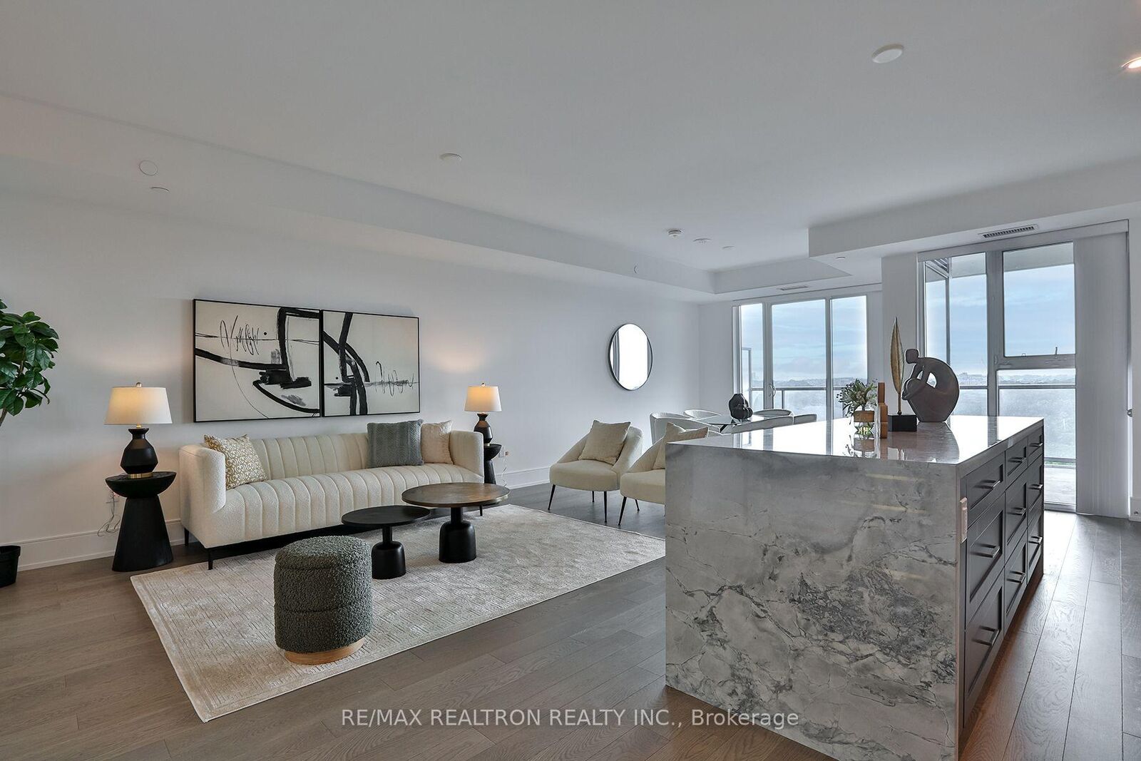 Property Photo:  10 Inn On The Park Drive 901  ON M3C 0P9 