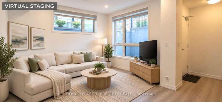 Property Photo: 18 Lytham Green Circle 1 ON L3Y 0H4