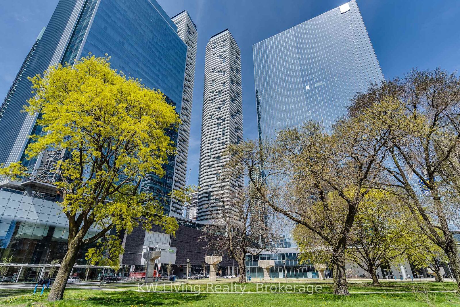 Property Photo:  100 Harbour Street 5905  ON M5J 0B5 