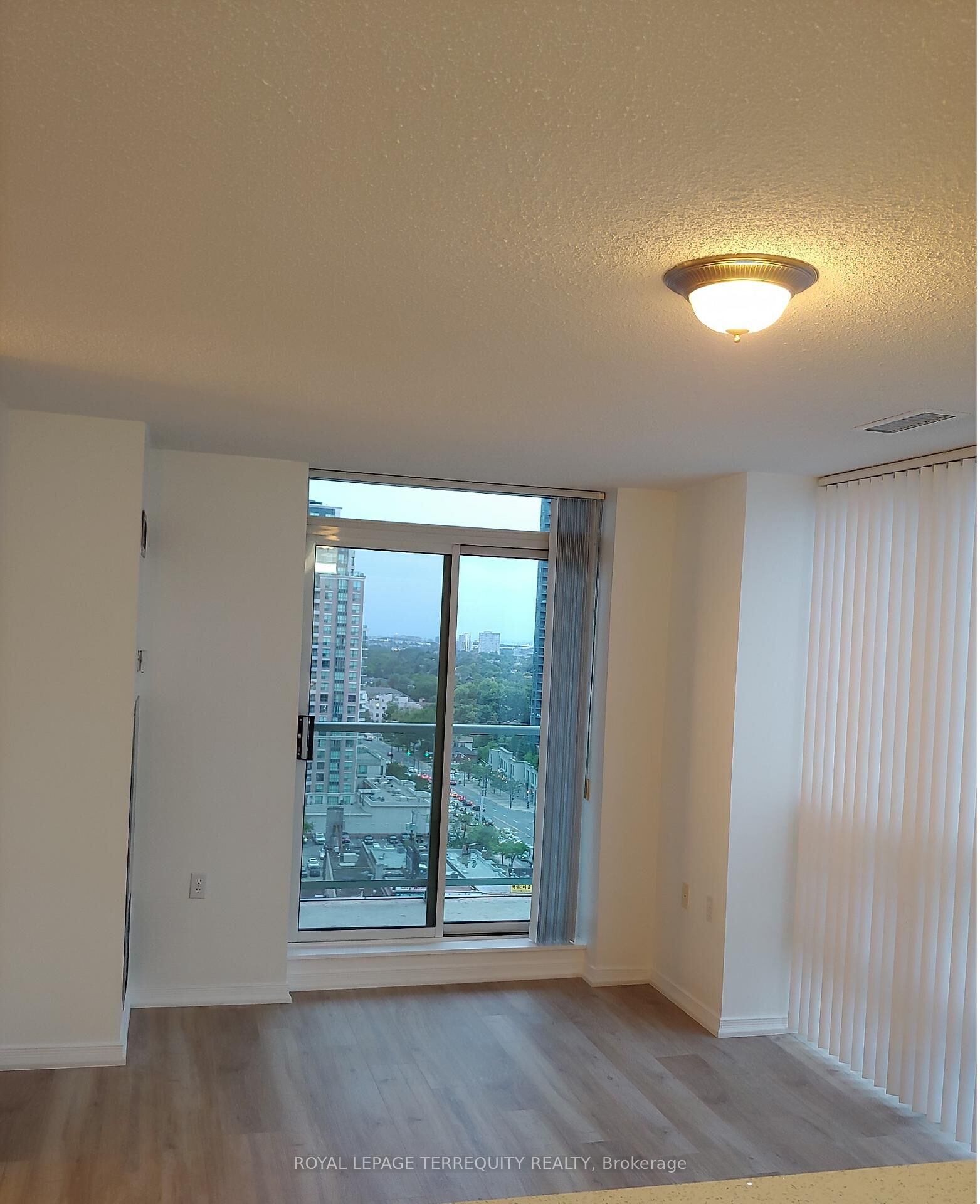 Property Photo: 28 Olive Avenue Ph09 ON M2N 7E6