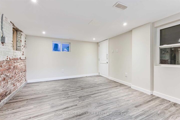 Property Photo:  147 Gloucester Grove Lower  ON M6C 2A9 