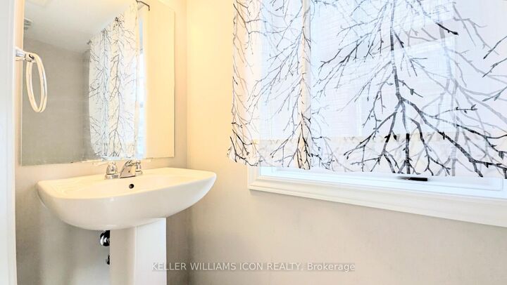 Property Photo:  83 Buffalograss Crescent  ON K2C 6H5 
