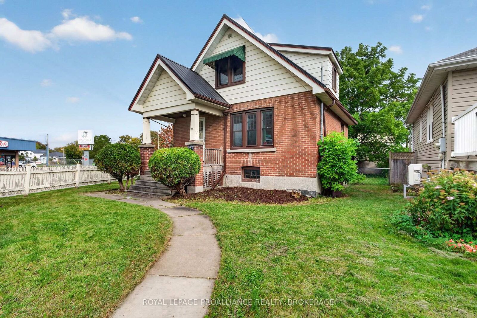 Property Photo: 27 Drayton Avenue ON K7K 4X5