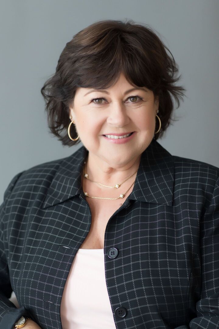 Lisa Krahel,  in Northville, Professionals