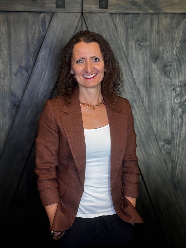 Klara Saunders, Real Estate Salesperson in Irvine, Affiliated