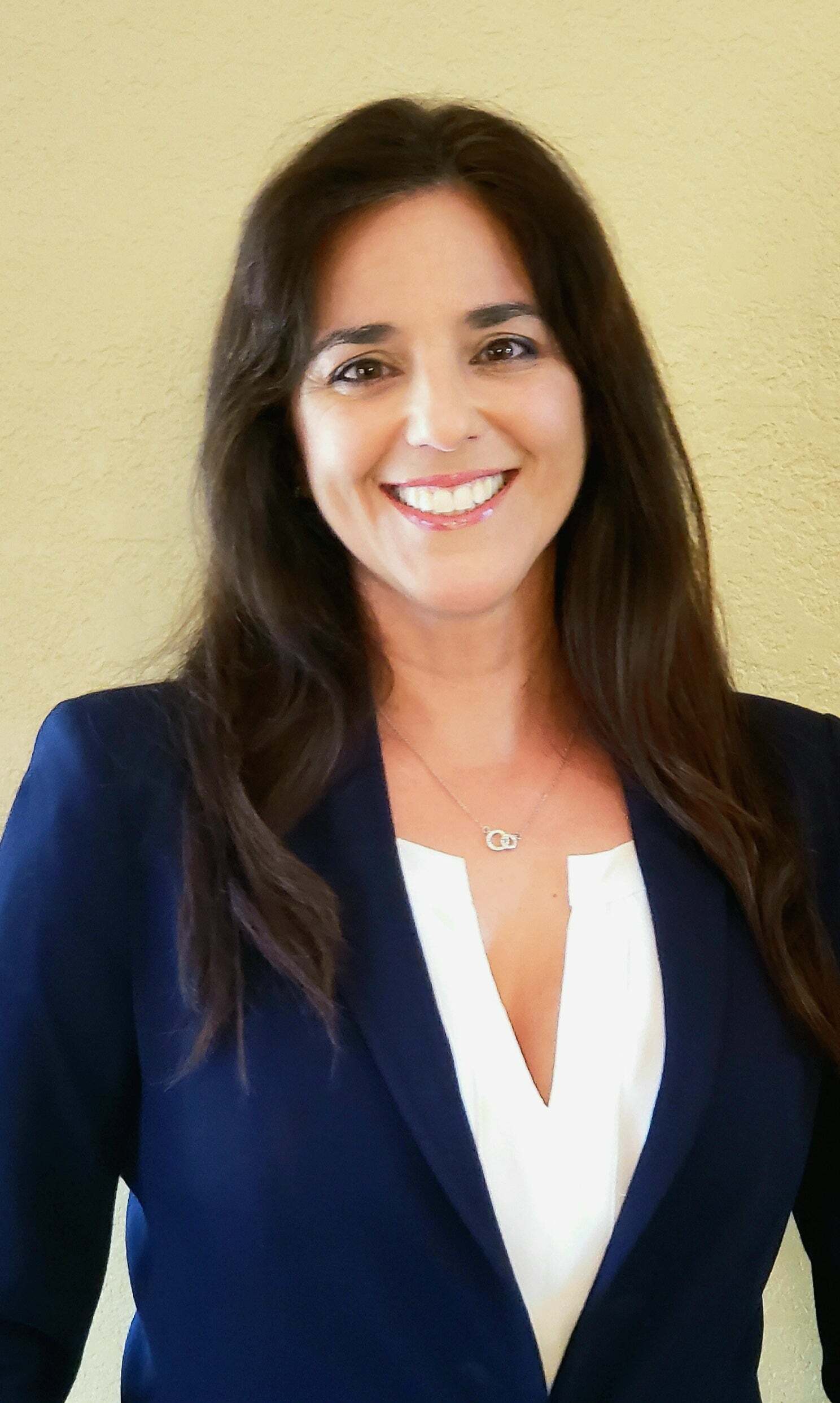 Regina Perez, Associate Broker in Miami, World Connection