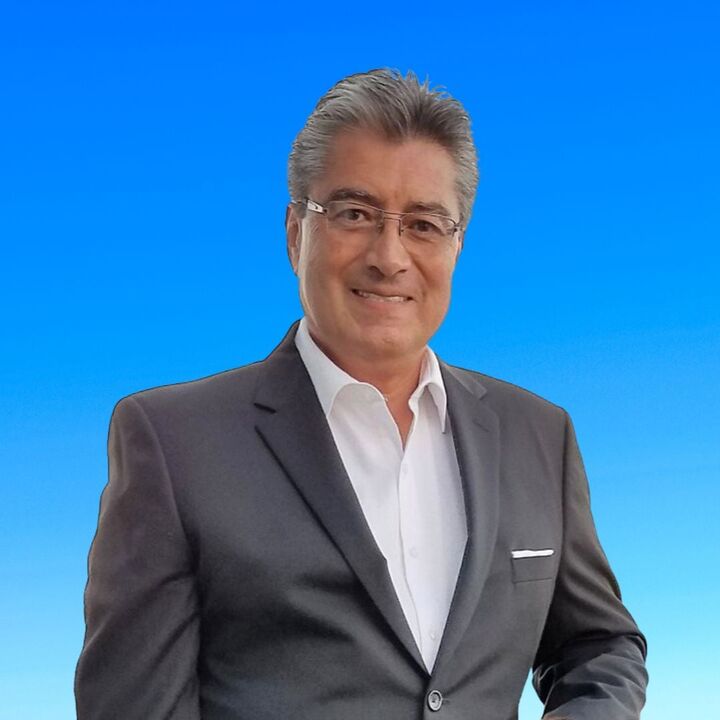 Alexander Valentin, Real Estate Salesperson in Corona, Masters