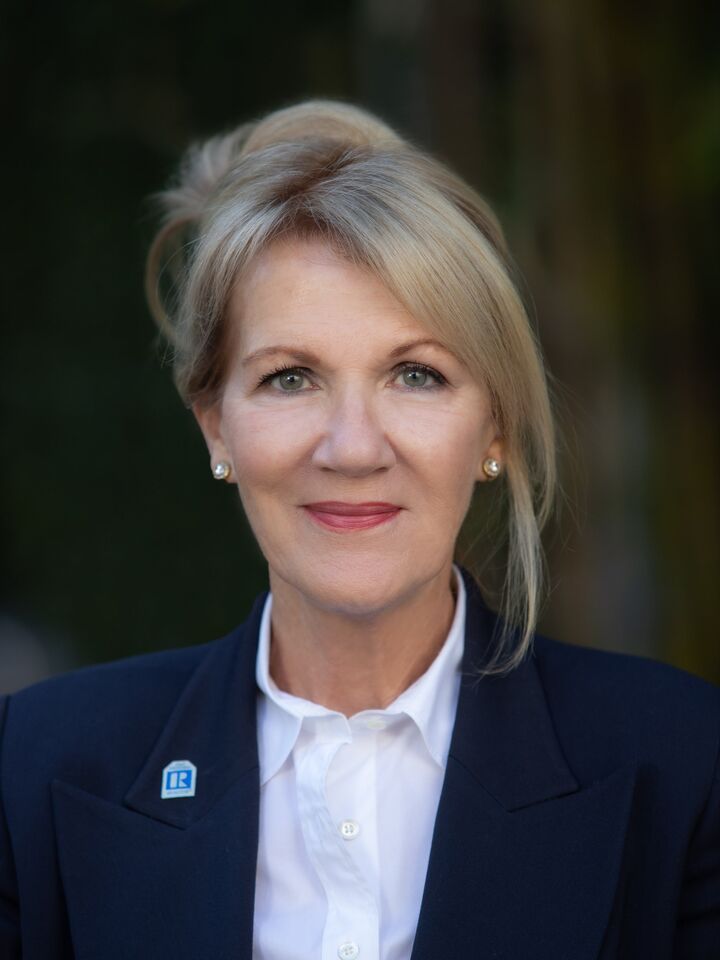 Margi Simpkins, Real Estate Salesperson in Glendale, Hallmark Realty