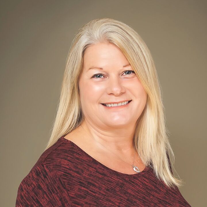 Linda Gilbert, Real Estate Salesperson in Sparta, Schmidt Realtors