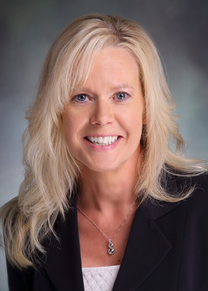April Richards, Real Estate Salesperson in Midland, Signature Realty