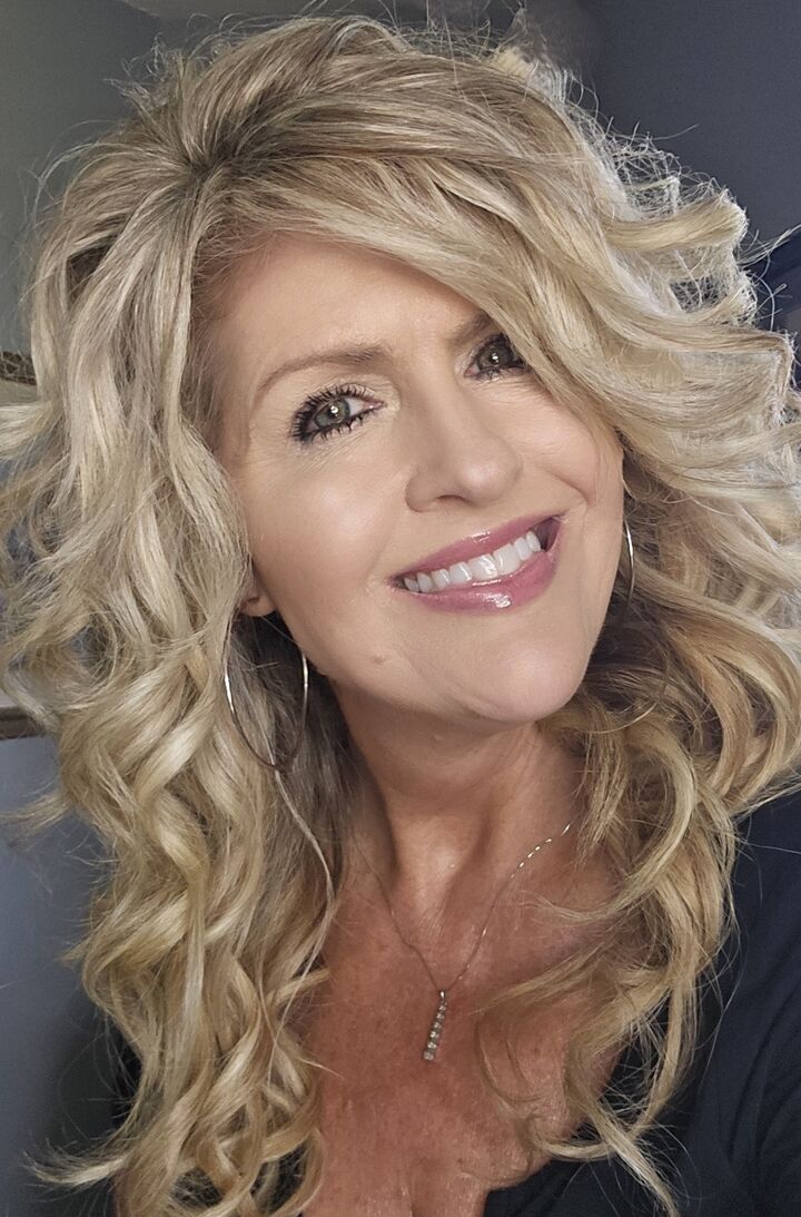 Amanda Cooper,  in Vienna, Select Properties