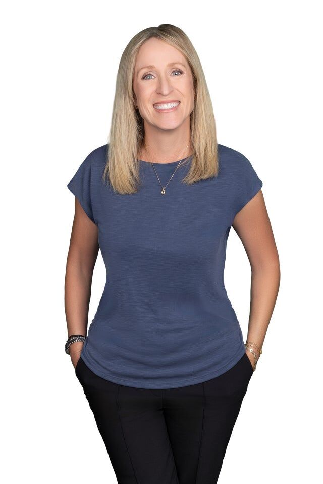 Laura Manzano, Real Estate Salesperson in Canyon Lake, Associated Brokers Realty