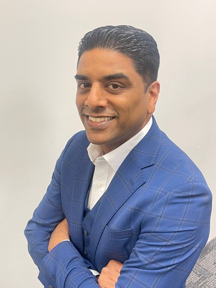 Emson Kokura,  in Woodbury, Realty Connect