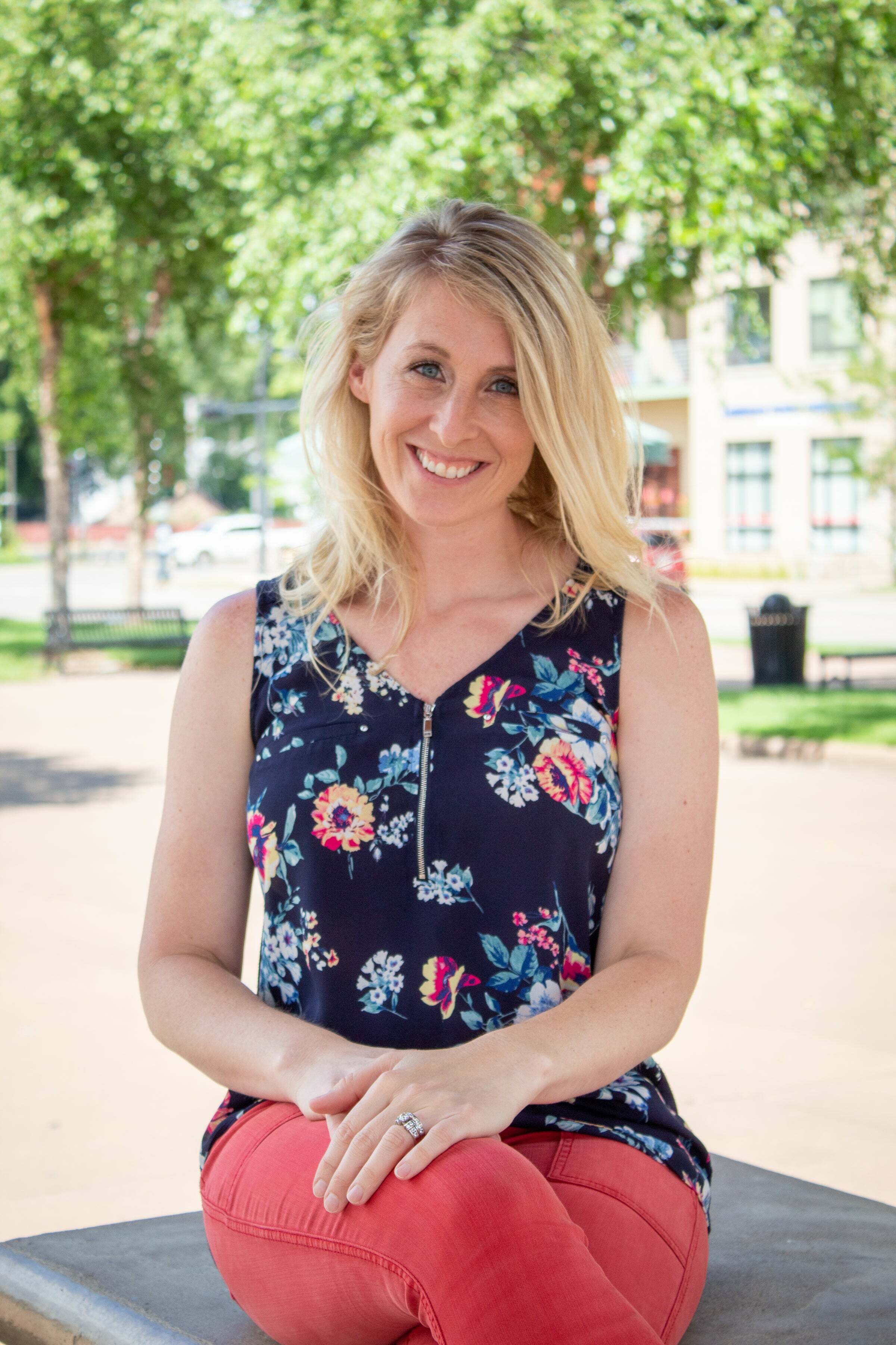 Liz Thompson, Real Estate Salesperson in Altoona, Affiliated