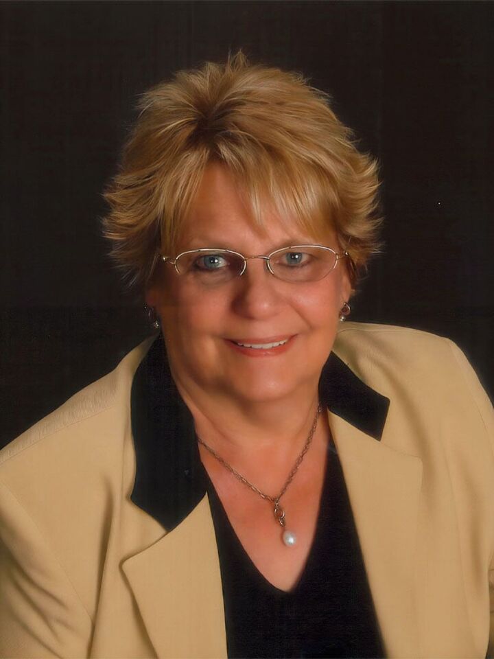 Delores Covelli, Real Estate Salesperson in Mount Pleasant, Affiliated