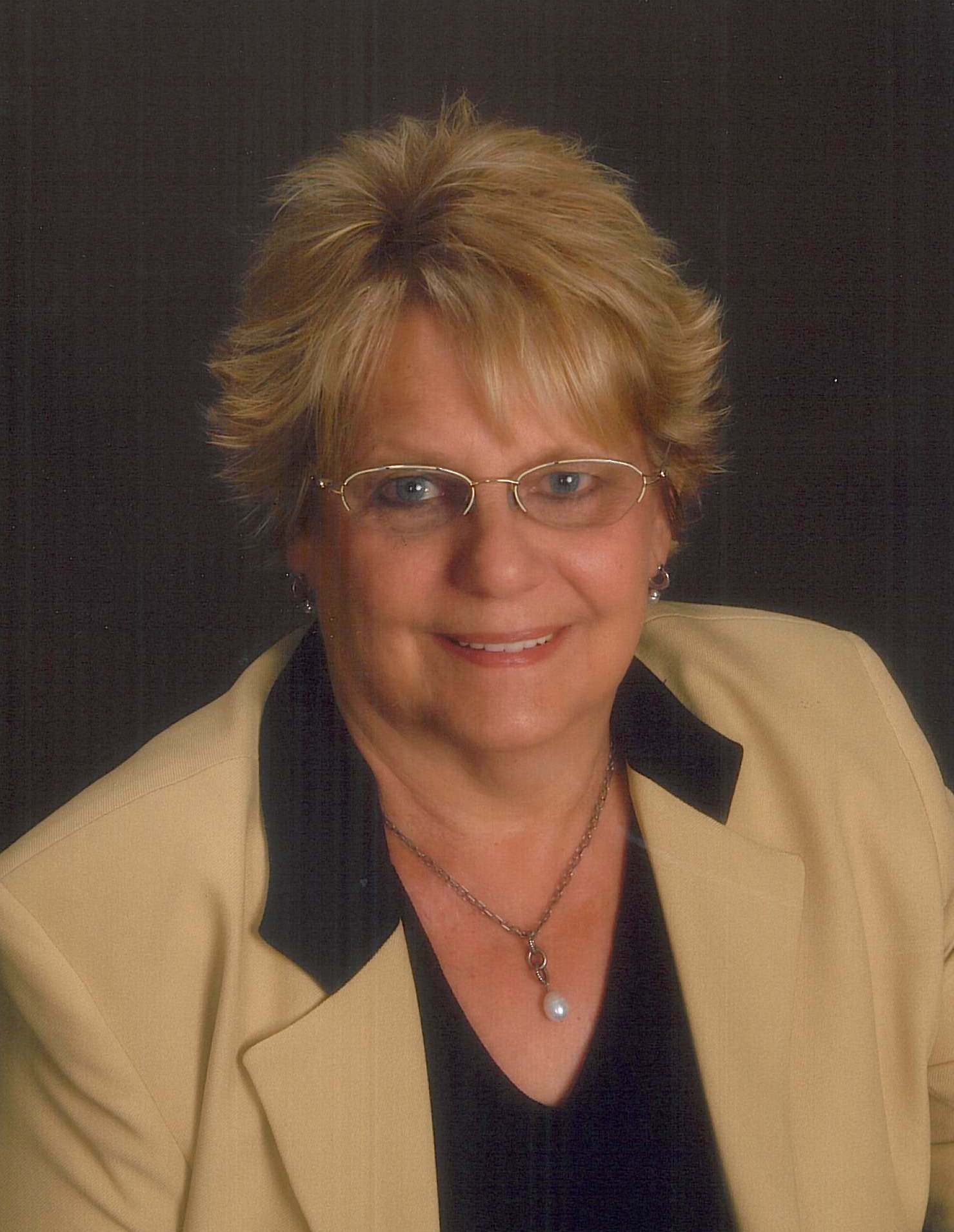 Delores Covelli, Real Estate Salesperson in Mount Pleasant, Affiliated