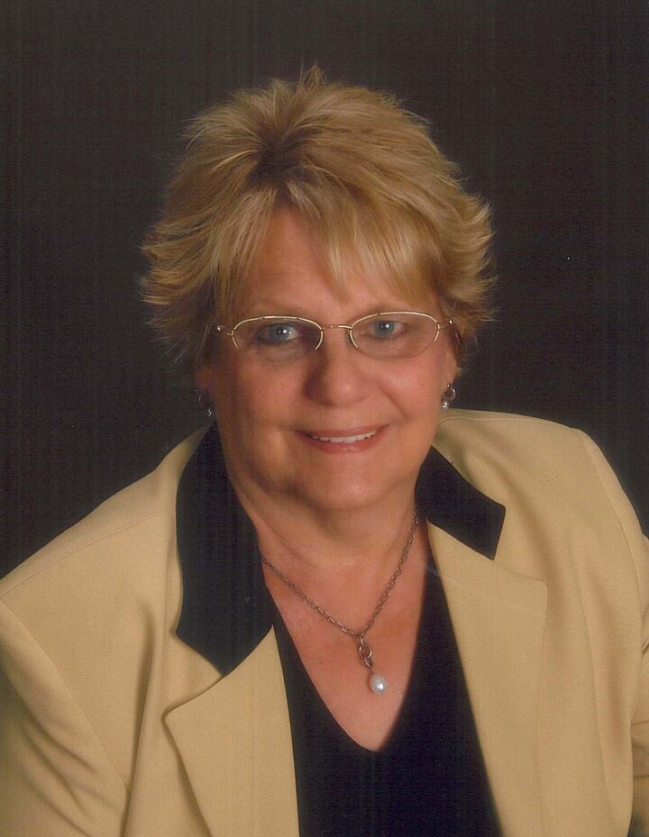 Delores Covelli, Real Estate Salesperson in Mount Pleasant, Affiliated