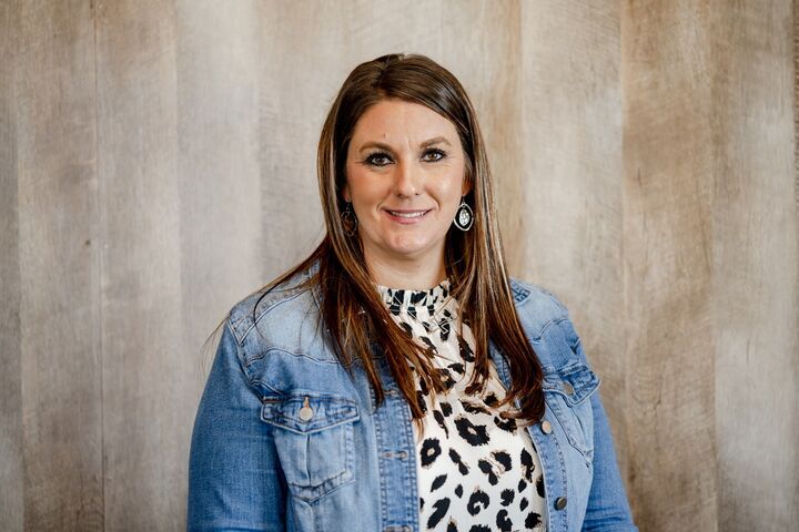 Chauna Mika, Real Estate Salesperson in Stockdale, Running S Realty