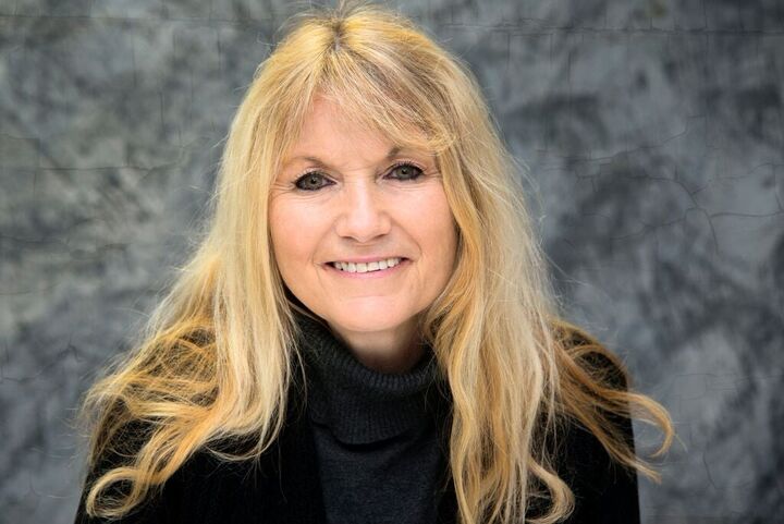 VICKI REAULT, Real Estate Salesperson in Livonia, Professionals
