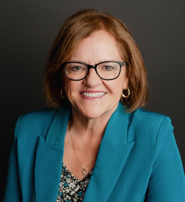 Wanda Sucharski, Sales Associate in Farmington, Hulsey