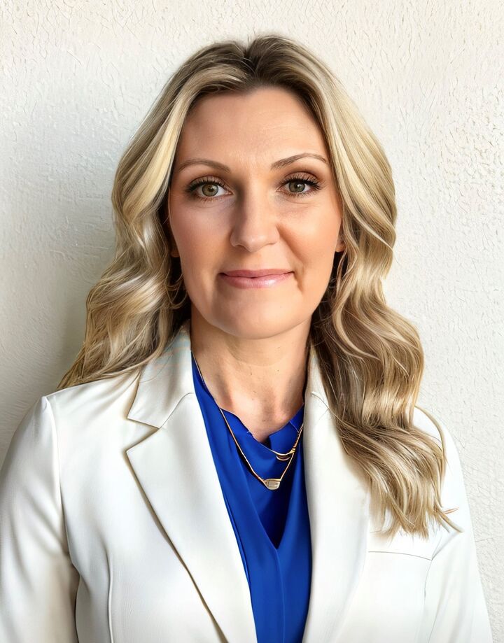 Sarah Finnell, Real Estate Salesperson in Fenton, Professionals