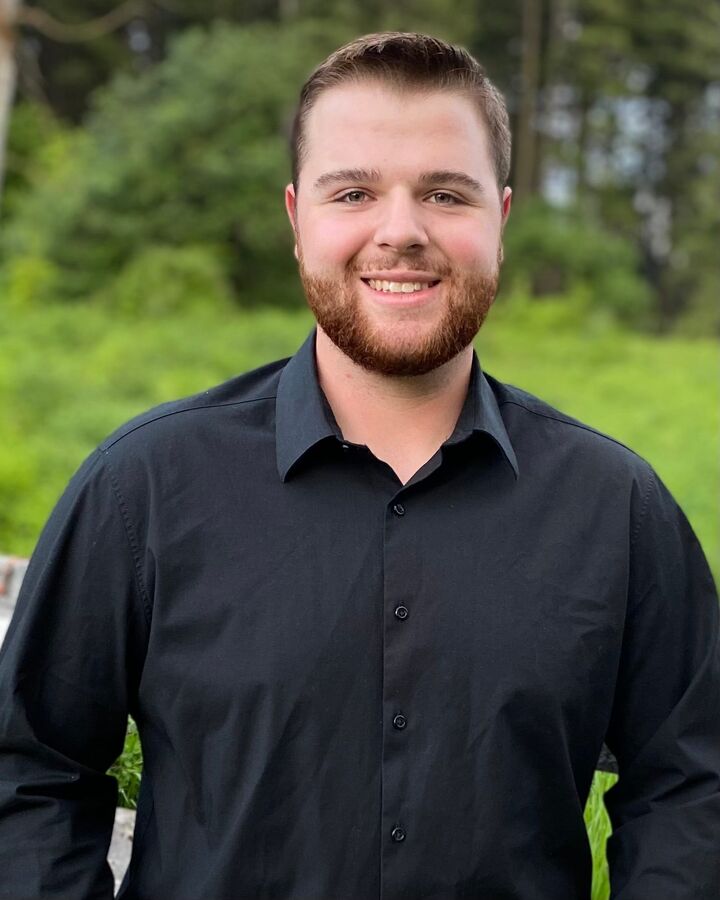 Cody Merrill, Real Estate Broker in Colville, Kelly Davis