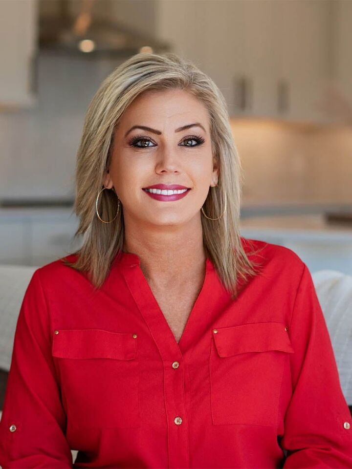 Holly Lutz, Real Estate Salesperson in Sun Prairie, Affiliated