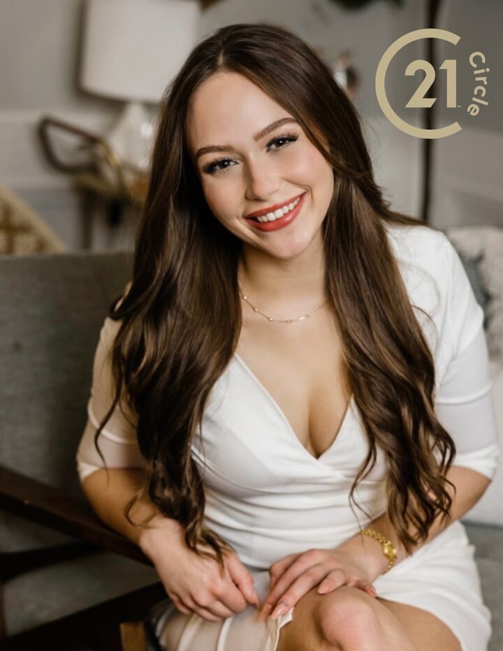 Hannah Elliott,  in Crown Point, Circle