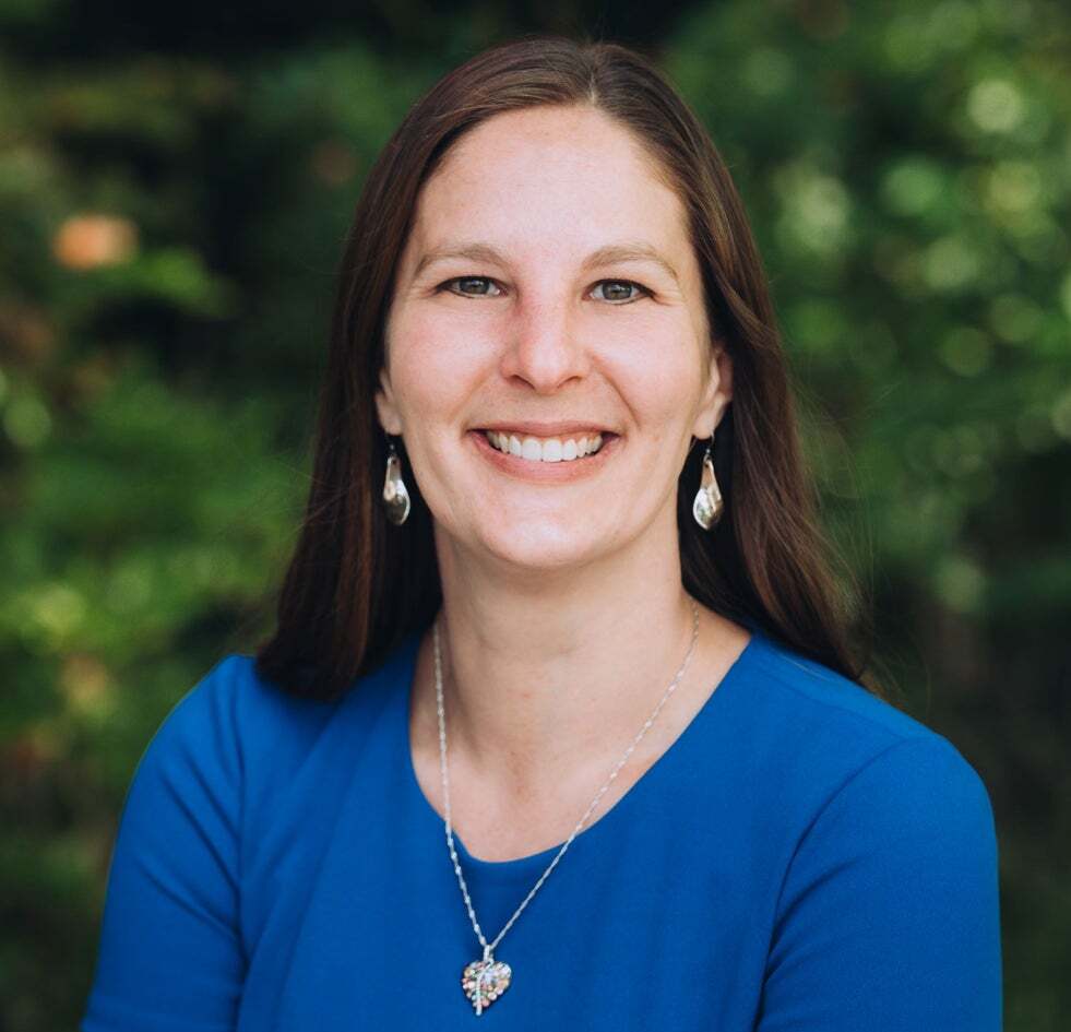 Stephanie Sievers, Real Estate Salesperson in Lynnwood, Real Estate Center