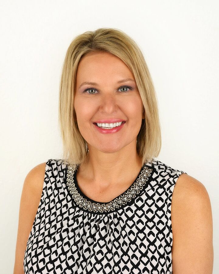 Deserae Peck, Real Estate Salesperson in Sioux City, Associated Brokers Realty, Inc.