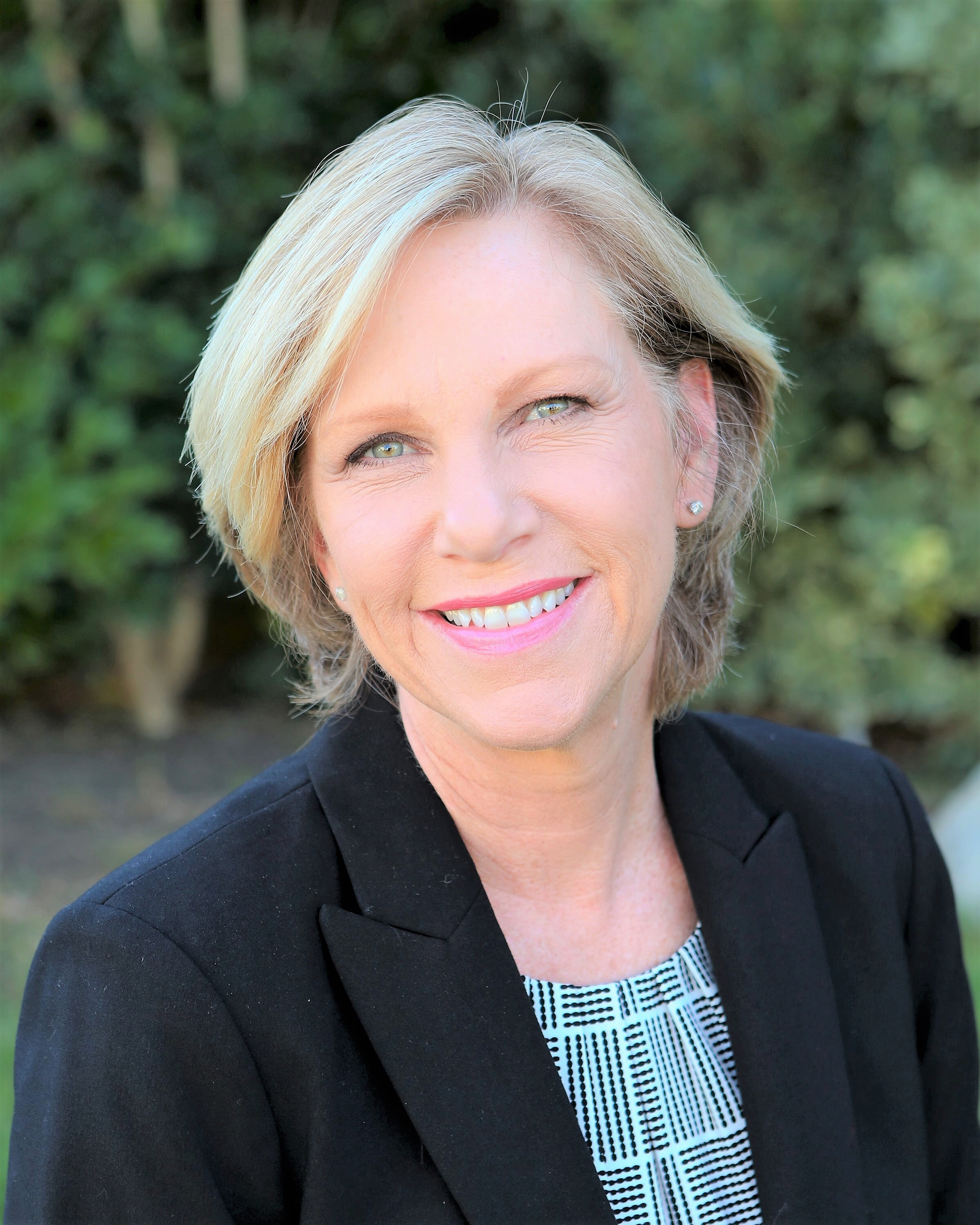 Renee Melancon, in Simi Valley, Pinnacle Estate Properties