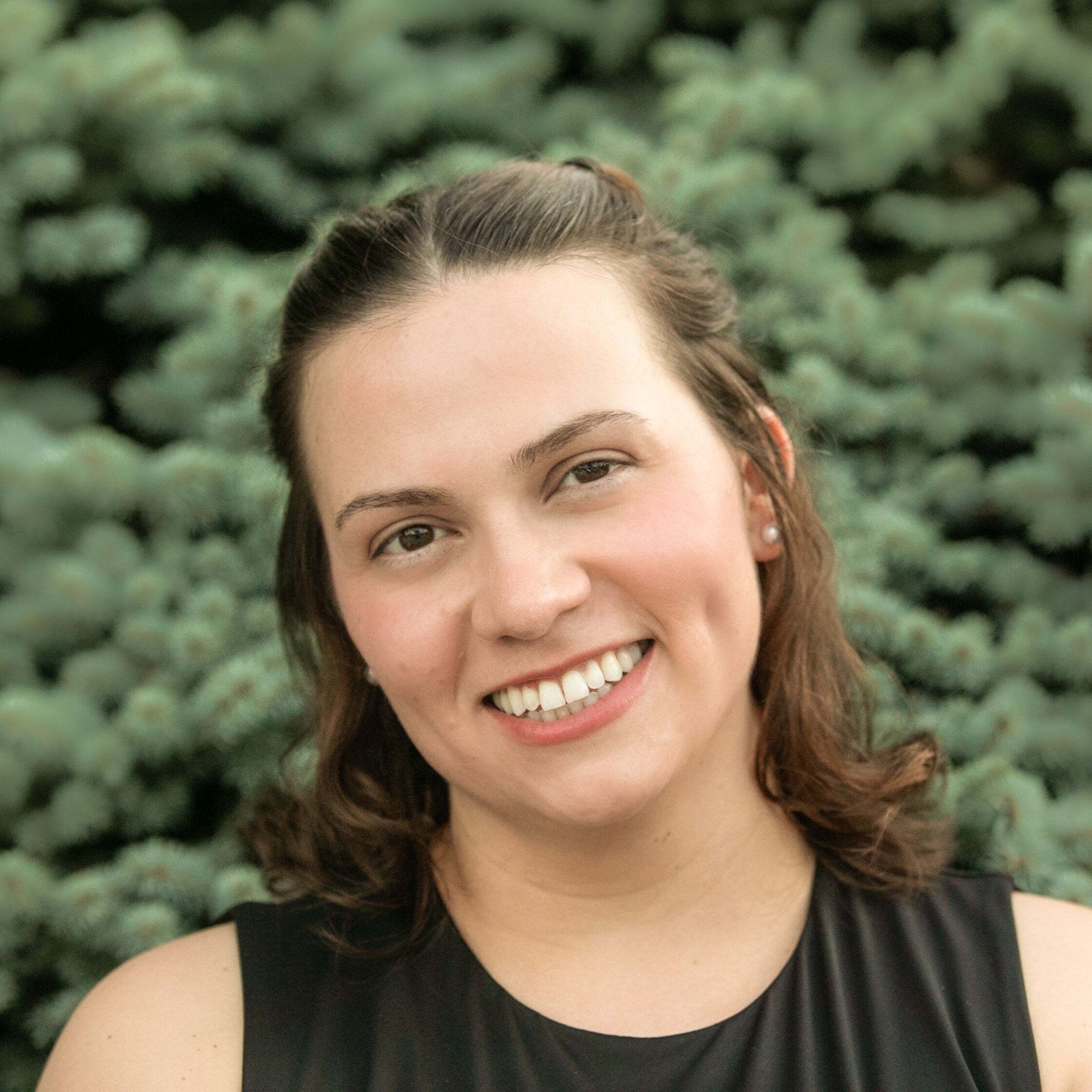 Liset Santos, Real Estate Broker in Bloomington, Scheetz