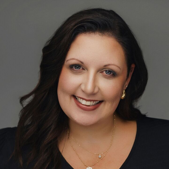 Brandi Bolin, Real Estate Broker in Bloomington, Scheetz