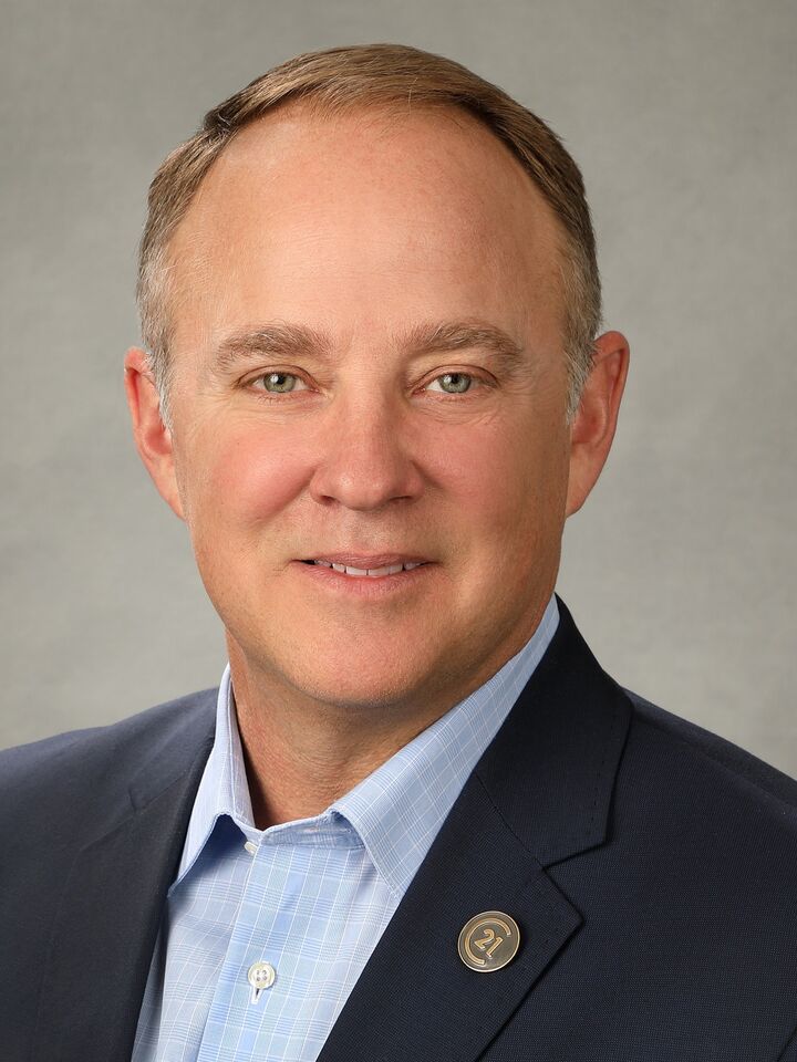 David Gust,  in Glen Ellyn, Circle