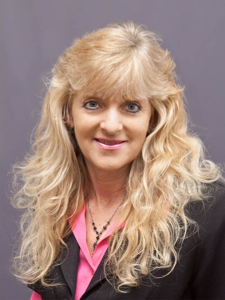 Lori Hagemann-Davis, Real Estate Salesperson in Janesville, Affiliated