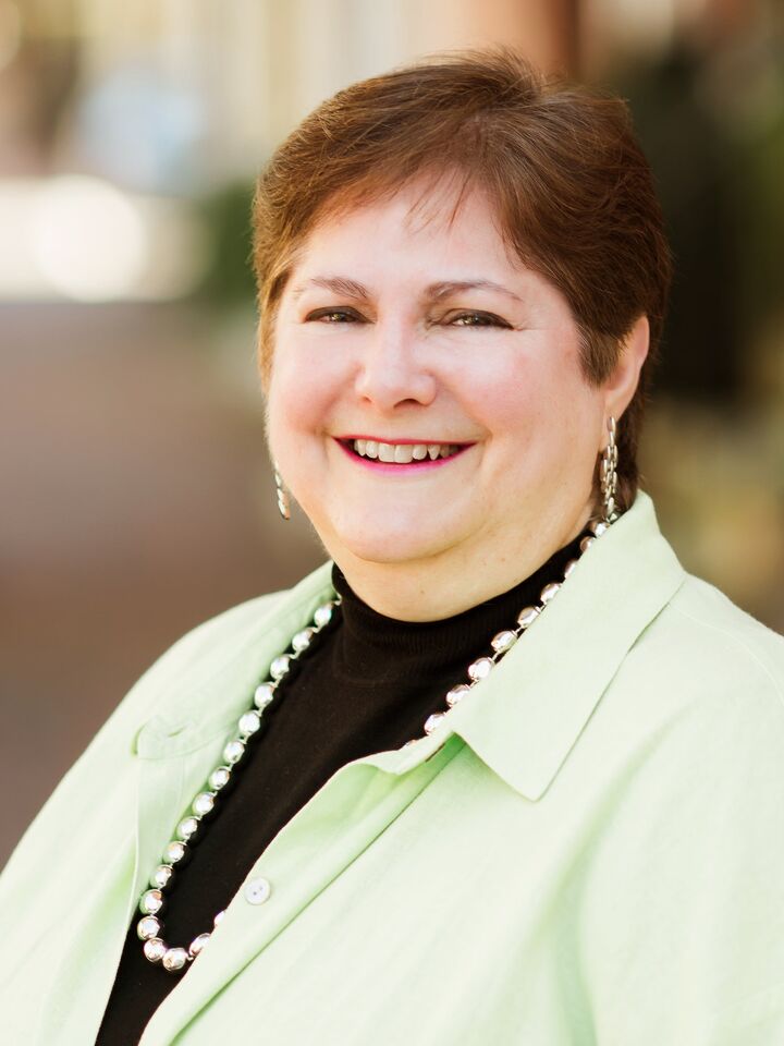 Nada Seide, Real Estate Salesperson in Alexandria, McEnearney