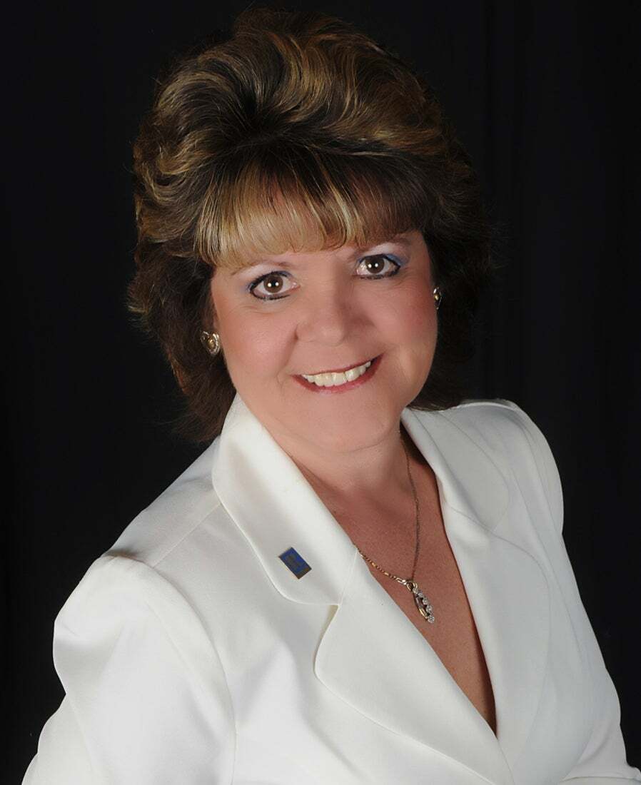 Kathy Jacobson, Real Estate Salesperson in Apollo Beach, Beggins Enterprises