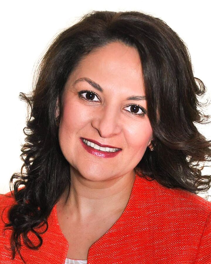 Elvira Sima,  in Troy, Professionals