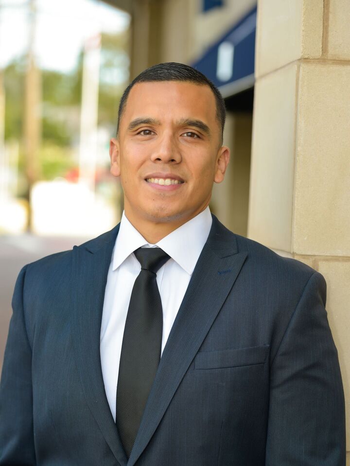 Juan Valdiviezo,  in Hauppauge, Realty Connect